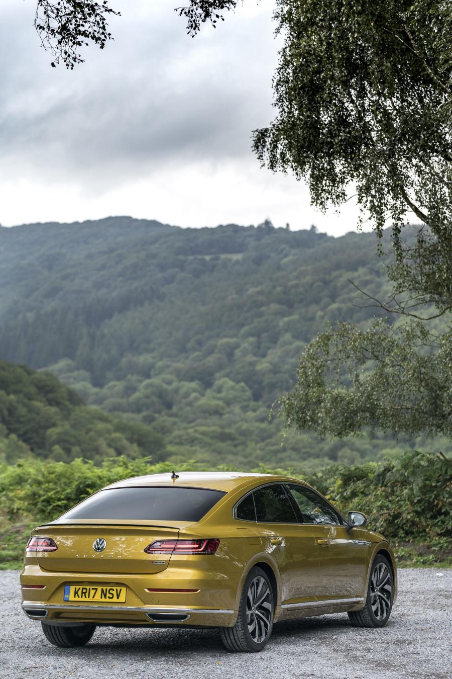  Volkswagen Arteon 4Motion R-Line 2017 года  (UK) (фото 4 из 41)